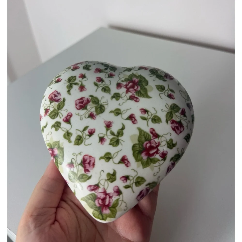 Vintage White Pink Floral Heart Trinket Box Ceramic Rose Print Jewelry Ring Dish